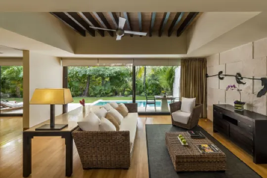 藍鑽豪華精品酒店 -全包式限成人