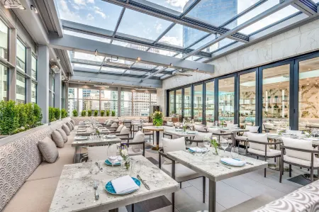 Azur Legacy Collection Hotel Отели рядом с достопримечательностью «White Ocean Gallery»