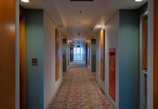 5. 더 캐피탈 호텔..