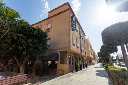 Hostal la Costa Отели рядом с достопримечательностью «Mirador lago Victoria»