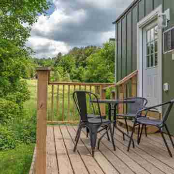 Charming 2BR abode: Newly Restored, Full of Light, 2 Min to Stowe Center Others