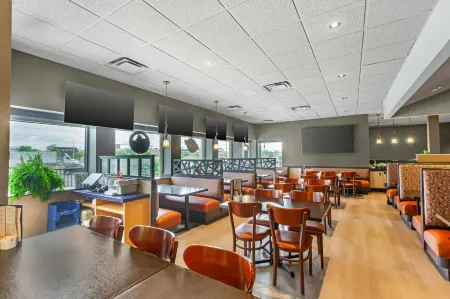 Comfort Inn Отели рядом с достопримечательностью «Университет Брока»