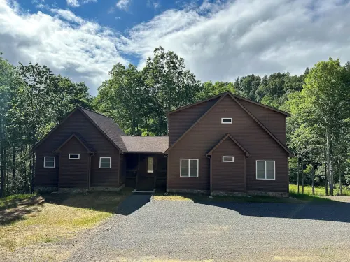 Laurel Mountain Getaway 🌄 Trout Fish on Crooked Creek🎣