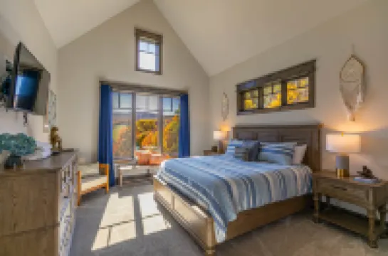 Expansive Views and Cozy Outdoor Firepit - Stunning Mountain Haven