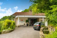 ذا بريدج هاوس هوتل Hotels near ChristChurch Banstead