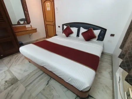 Raja Hotel Kalyan Отели в г. Улхаснагар