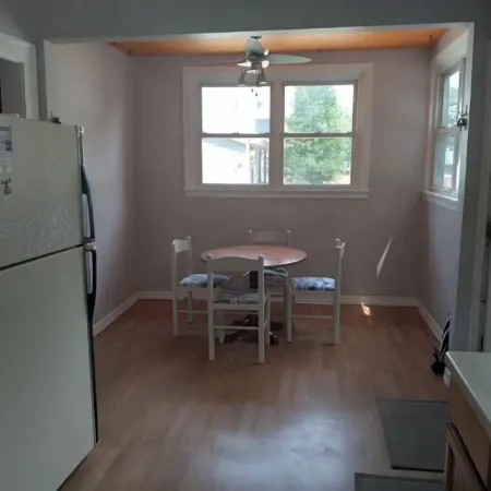 Cozy 2 bedroom in Highland Square, pets welcome!