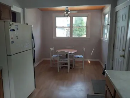 Cozy 2 bedroom in Highland Square, pets welcome! Отели в г. Акрон