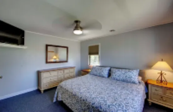Canal Front 3 Bedroom Home / Newly Renovated