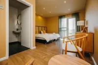 The Hill Guesthouse Hotels in Fludir
