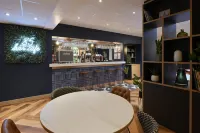 Travelodge Guildford Отели в г. Уорплсдон