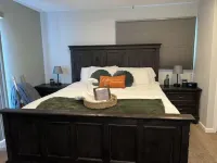 24/7 Entry Private Master En-suite bath & kitchenette