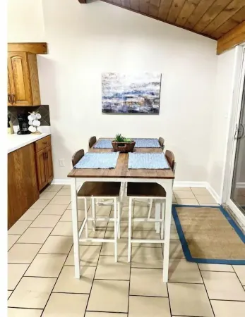 Clementine 🍊 Отели в г. Иден