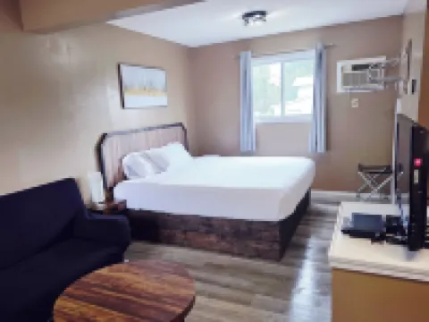 Skimmerhorn Inn Hotels in Central Kootenay