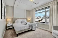 Luxury Cityscape Retreat w/ Hot Tub Hotels in Southwest Calgary