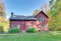 Tranquil 3 BR Stockbridge House w/ Private Deck! - Wifi