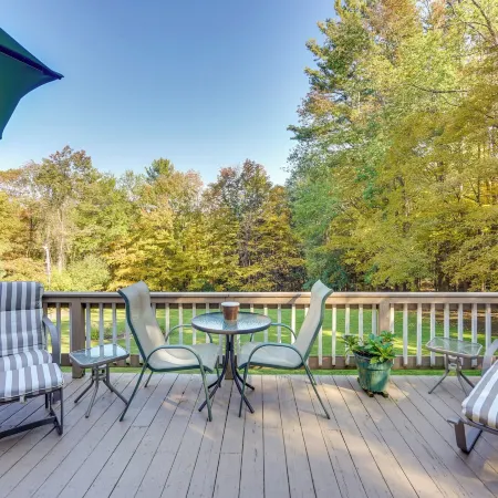 Tranquil 3 BR Stockbridge House w/ Private Deck!