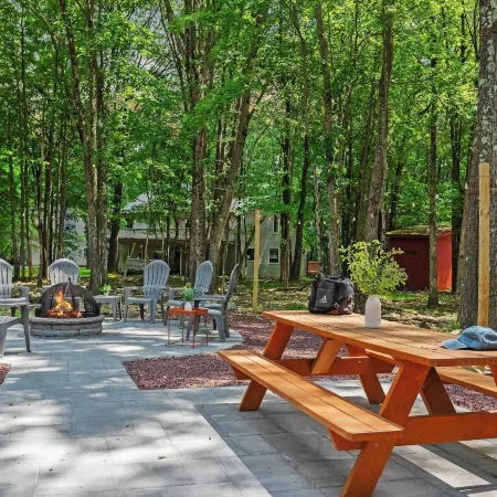 Maple Oasis by Avantstay Newly Built w/ Hot Tub, Game Room & Fire Pit