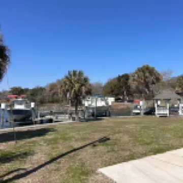 Charming 3-bedroom bungalow in Sneads Ferry with boat dock and gazebo access
