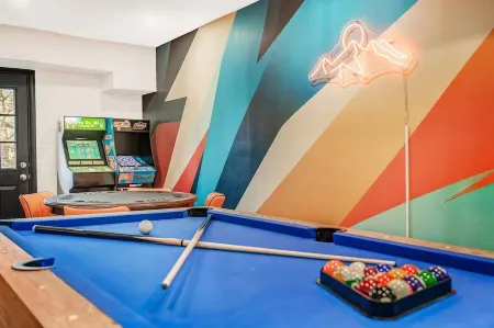 Private Heated Pool, Hot Tub, Mini Golf, Fire Pit!