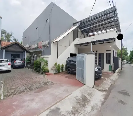 Tw Penginapan Syariah Отели рядом с достопримечательностью «Alun-Alun Cianjur»