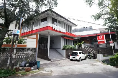 Ruma Hotels in Sekeloa