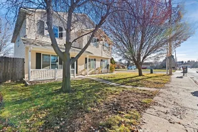 Urban Escape: Steps to Downtown Hotels in 