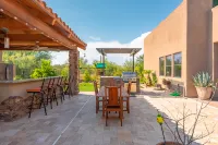 Luxurious Retreat with Heated Pool and Pickleball - Stunning Oasis Hotels in Maricopa County