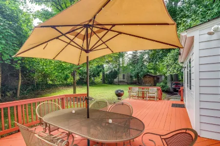 Silver Spring Rental 8 Mi to Washington, DC! Отели рядом с достопримечательностью «Beanstalk»