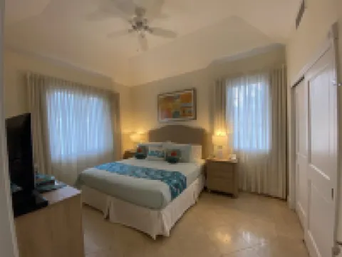 VILLA RENAISSANCE 603, 1BR in Grace Bay. Steps to the sand. WOW