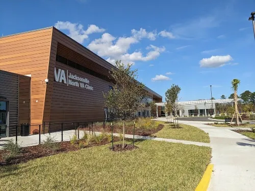 Charming 30+ Day Stay 2-bedroom townhome with WiFi, AC in fabulous Jacksonville