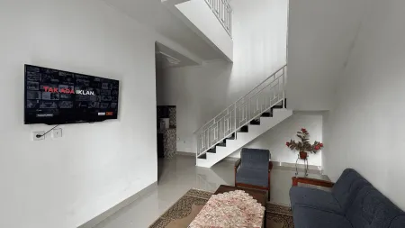 Aizel Family Guest House Отели рядом с достопримечательностью «Тангкубан»