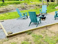 Charming 1940s Cottage Updated-Creek Front-Fire Pit Hotels in Mitchell County