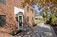 A1 @ Auberge - Charming 1-bedroom apartment with WiFi, AC in delightful Ardmore 아드모어 호텔