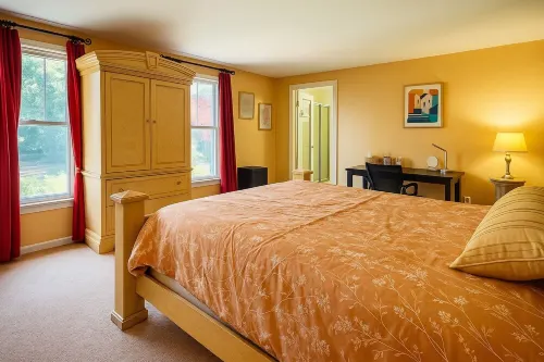 Quiet Getaway with pool and full of amenity backyard! Hotels in Highland Acres