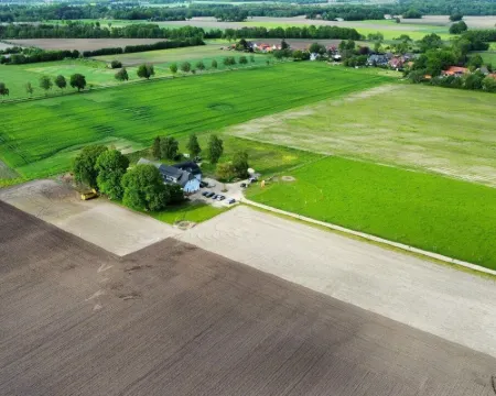 Geräumige Ferienwohnung mit 2 Schlafzimmern, 2 Bädern und Garten Hotels in Walsrode