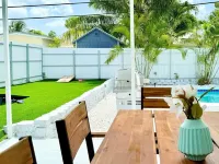 Palm House Near Beach, Game Room, Pool & King Beds Hotels in Wilton Manors