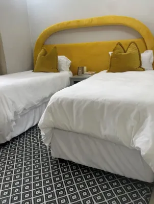 Lofty Living Apartment 2 bed Hotels in 