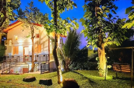 Beautiful Modern Fully Furnished Chalet overlooking the Mountains Hotels near Yatiwawala Sri Rajasingharama Viharaya