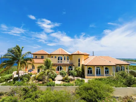 4-bedroom house in charming quiet Harbour Ridge with AC, WiFi. Relax and unwind