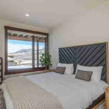 Summit Sky Sanctuary Rooms