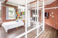 Chic Retreat - Historic Loft, Private Amenities, Downtown Hotels in Pawtucket