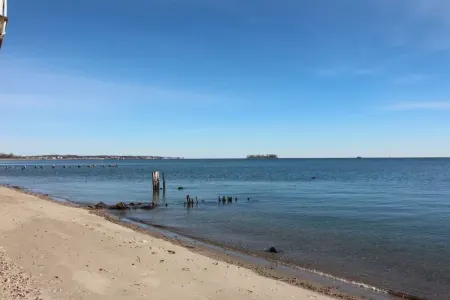 Spacious 4-bedroom house with WiFi and AC in awesome Milford