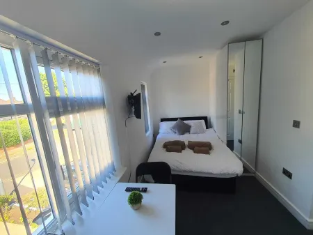 3  miles Ruislip - 1 mile Southall - 3 miles Northolt - B Отели рядом с достопримечательностью «Church of St Nicholas, Hayes»