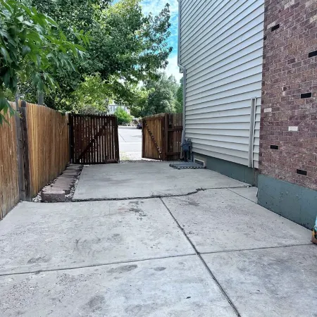 Convenient Walkout Basement Apartment, private entrance in Aurora with WiFi
