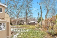 4 Bed, 1.5 Bath East SLC Apt - Blazing Google Fiber Hotels in Millcreek