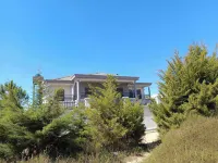 Comfortable loft with free wifi overlooking Palais Iavoloha