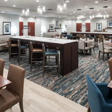 Hampton Inn St. Louis-Downtown (at the Gateway Arch) Отели рядом с достопримечательностью «Старое здание суда»