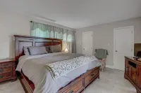 Peace and Serenity Awaits! Hotels near The Colonnade Outlets