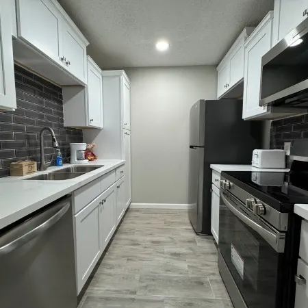 Glenmeadow Retreat 2BR Sleeps 6!